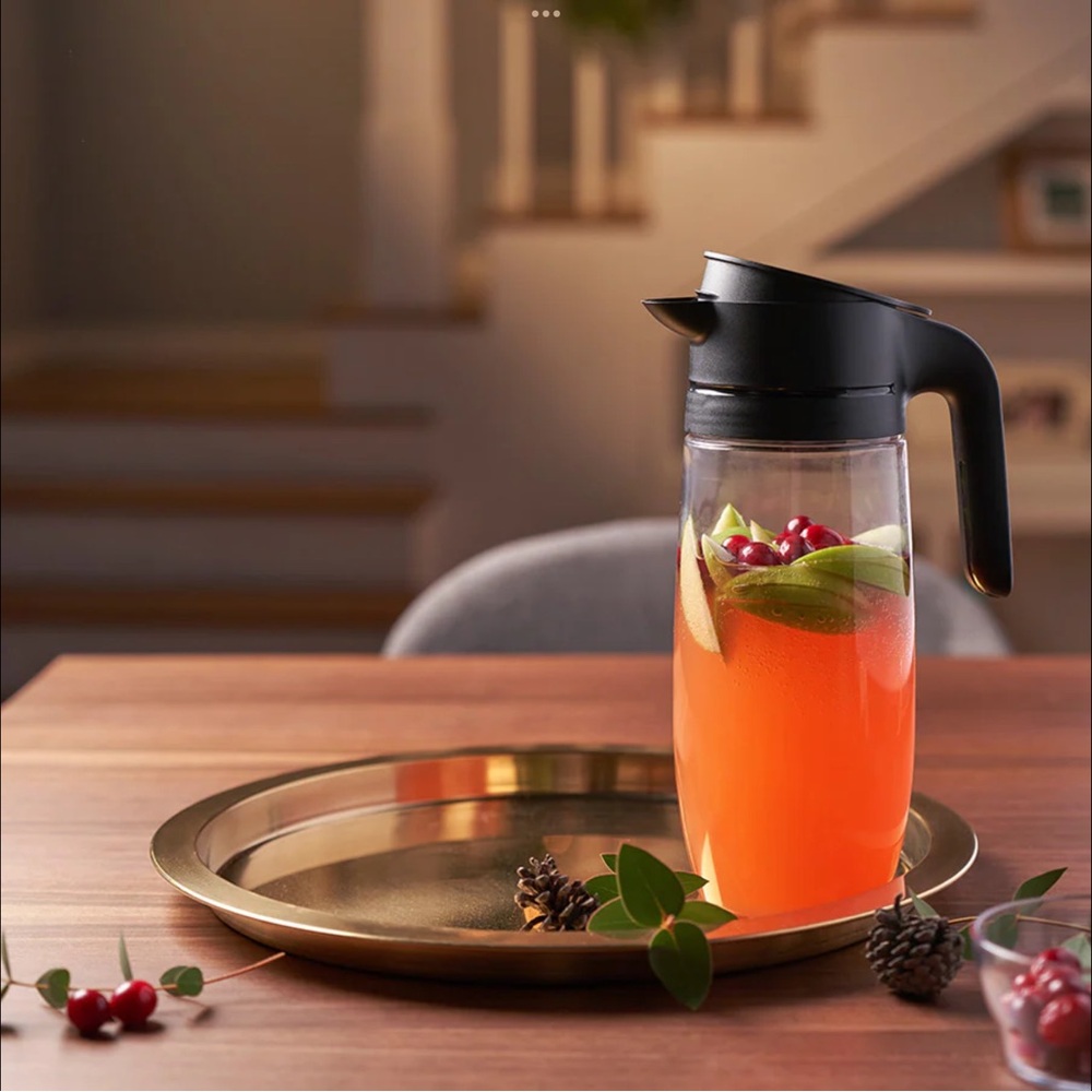 Tupperware Clearly Elegant® Pitcher